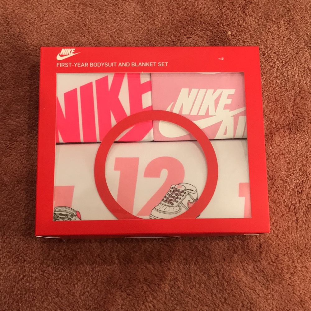 NIKE first -year body suit and blanket  FIRM ON PRICE